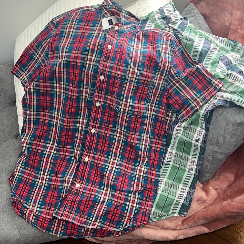 2 Men’s Gap Shirts